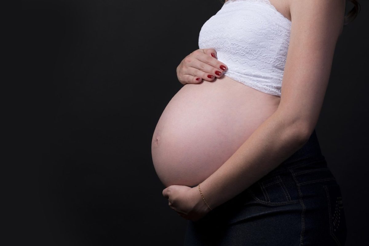Ajuster une gaine pendant la grossesse et post‑partum