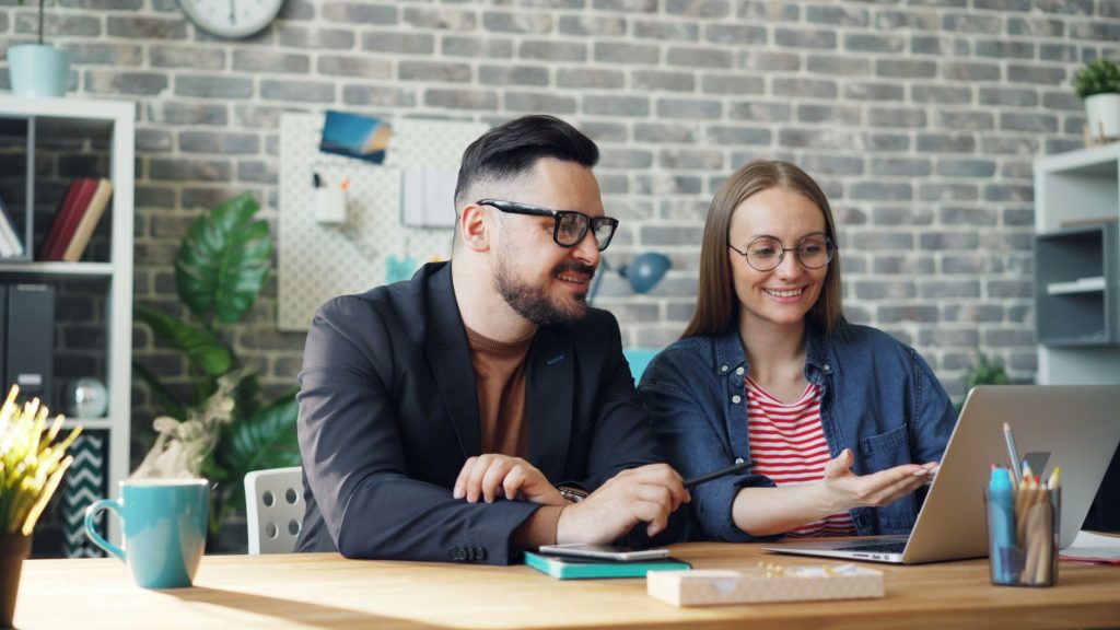 Exercices simples pour améliorer la posture en télétravail