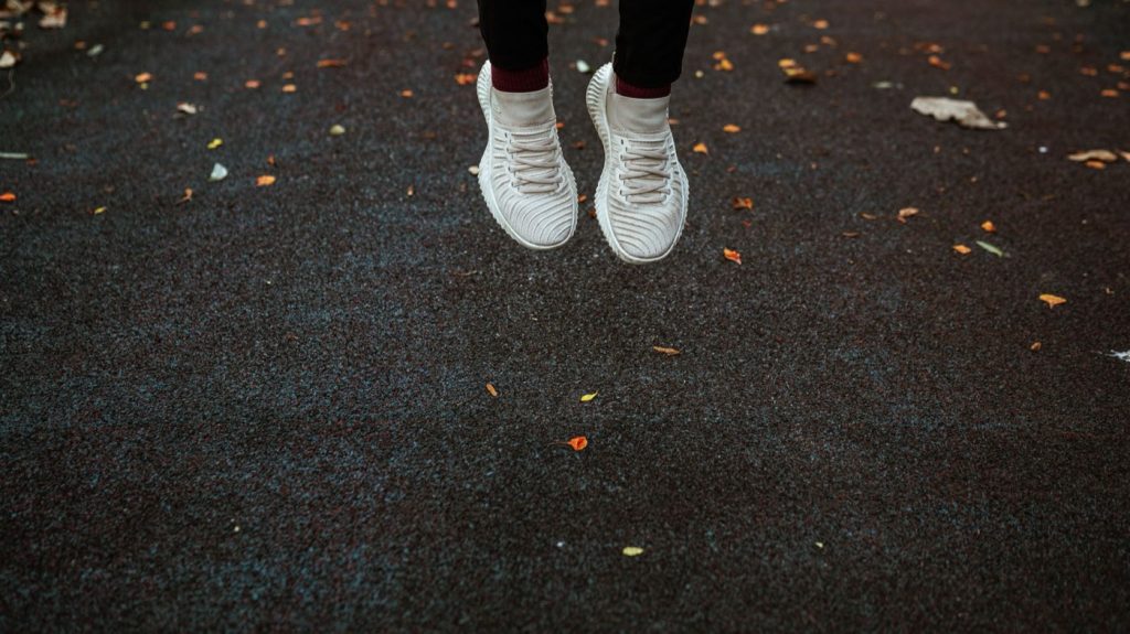 Manchons de compression ou bas de contention : que choisir ?