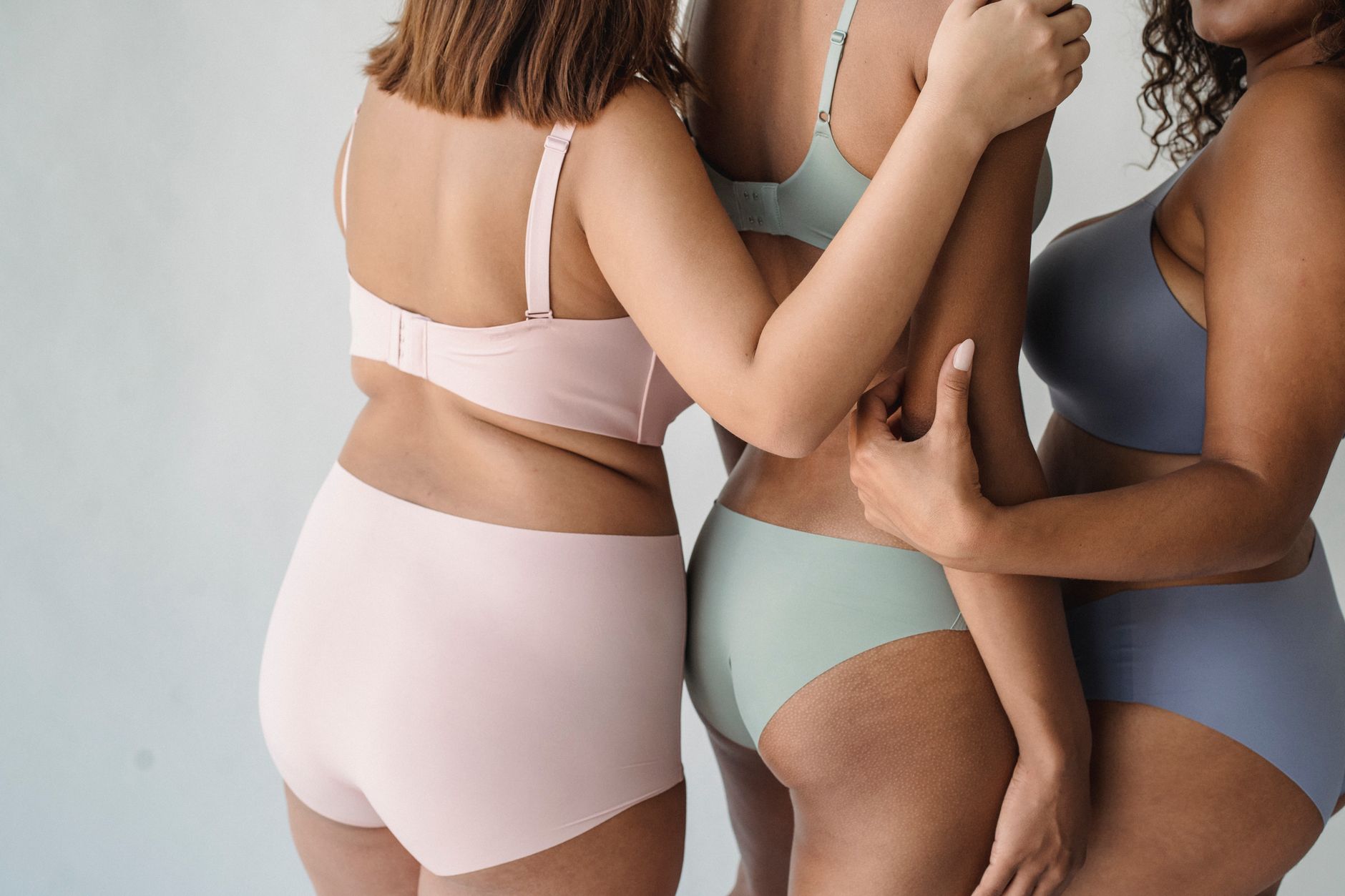 Choisir entre DIM et Wacoal : quelle gaine pour quel usage